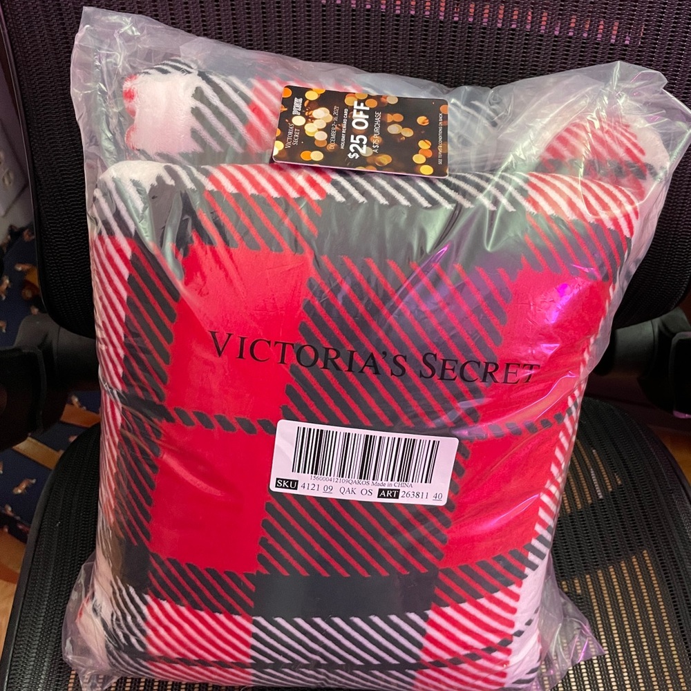 VS PINK Sherpa blanket reserved